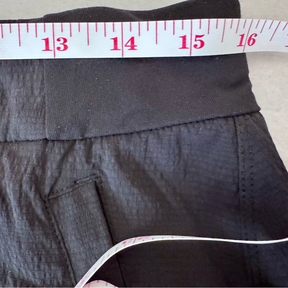 Athleta Trekkie North Women’s Short Black Athleisure Utility Hiking Size 10 - Picture 8 of 10
